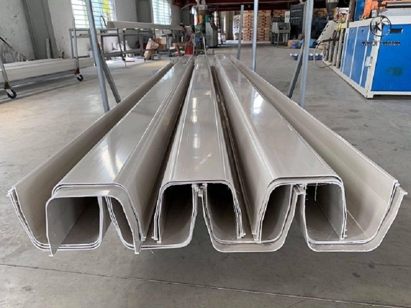 Giá máng xối nhựa phụ thuộc vào chất liệu và kích thước