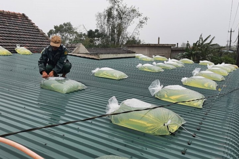 Bao nước đè mái tôn chống bão