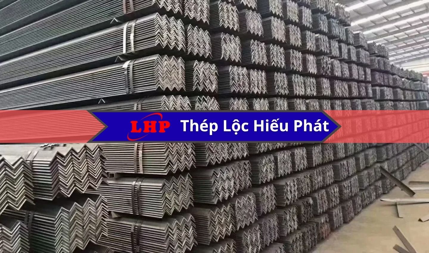 Kho bãi hiện đại và đội ngũ vận chuyển chuyên nghiệp của Sắt Thép Lộc Hiếu Phát, sẵn sàng phục vụ bạn.
