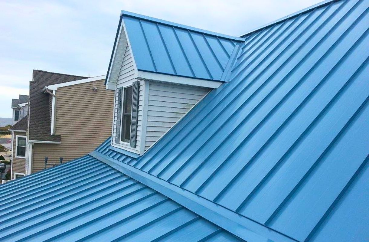 Tôn cuộn mạ màu được ứng dụng linh hoạt từ nhà ở đến các công trình công nghiệp lớn.