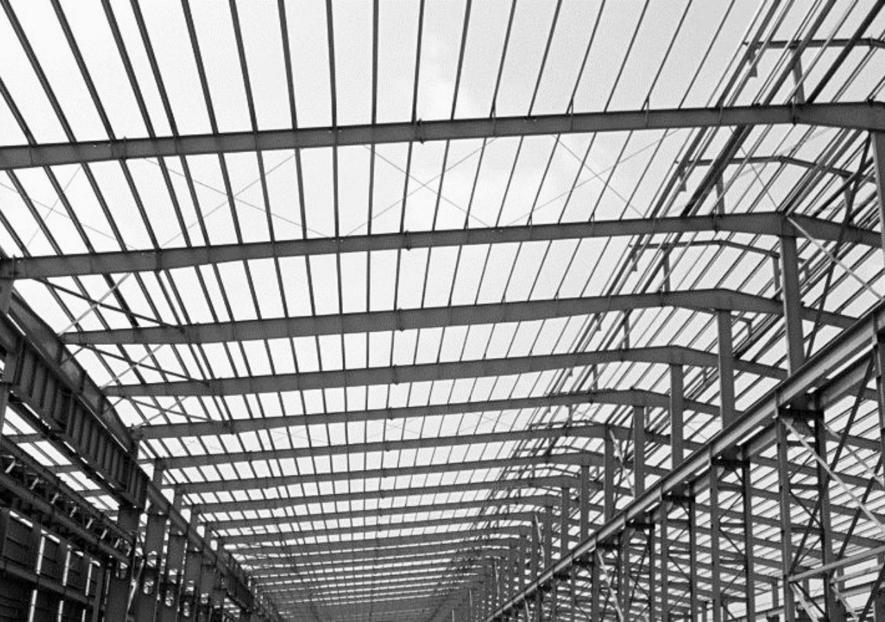Xà gồ C100x50x20 được ứng dụng rộng rãi trong các công trình nhà xưởng, kho bãi.