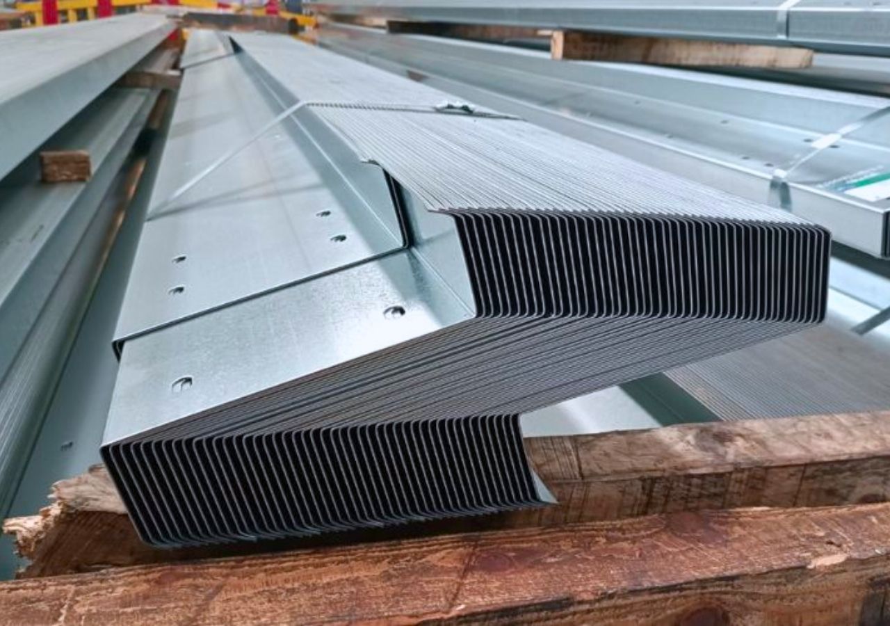 Xà gồ Z250 mạ kẽm nhúng nóng mang lại độ bền vượt trội cho công trình.