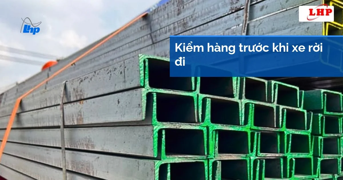 Bó thép hình chữ U xếp kho có dây đai, minh hoạ việc xem bó, hình dạng cây và dấu sơn khi nhận hàng