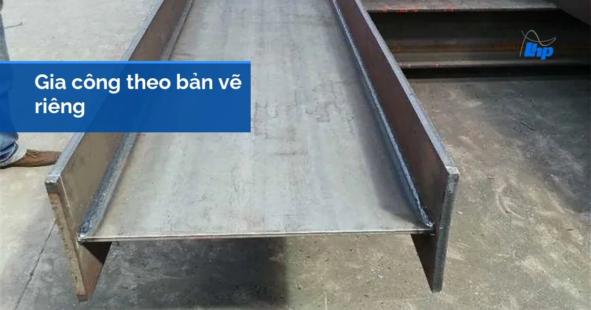 Dầm thép chữ I hàn đặt trên nền xưởng, ví dụ chi tiết gia công theo bản vẽ riêng