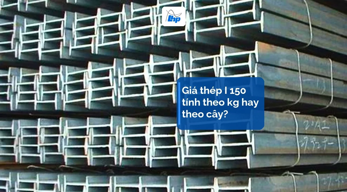 Các bó thép hình chữ I xếp chồng trong kho, đề bài tính giá theo kg hay theo cây